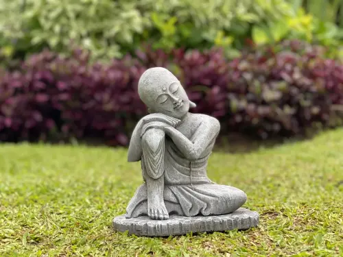 Artikelbild des Artikels “Amar - Buddha entspannt - rechtes Knie hoch, 25 cm H | Steinguss “
